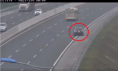 Tước giấy phép 2 tháng, phạt 1 triệu đồng tài xế xe hơi đi lùi 6km trên cao tốc 